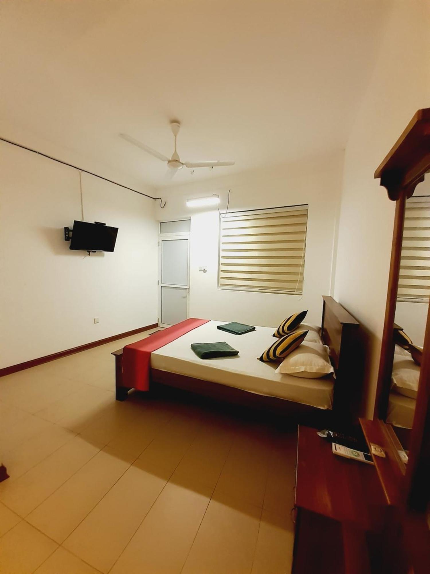 Royal Crown Residency Hotel Talawatugoda Eksteriør billede