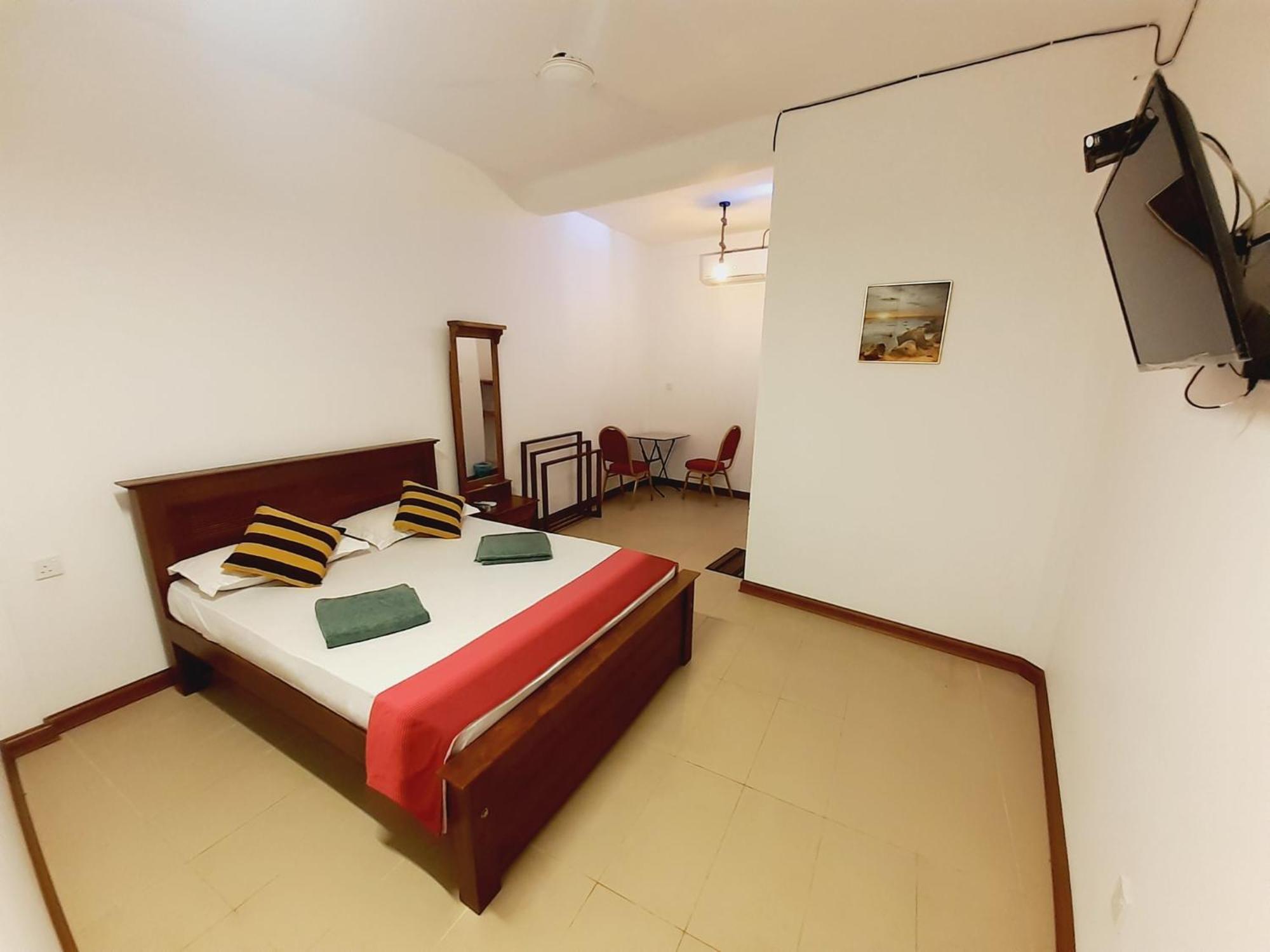 Royal Crown Residency Hotel Talawatugoda Eksteriør billede