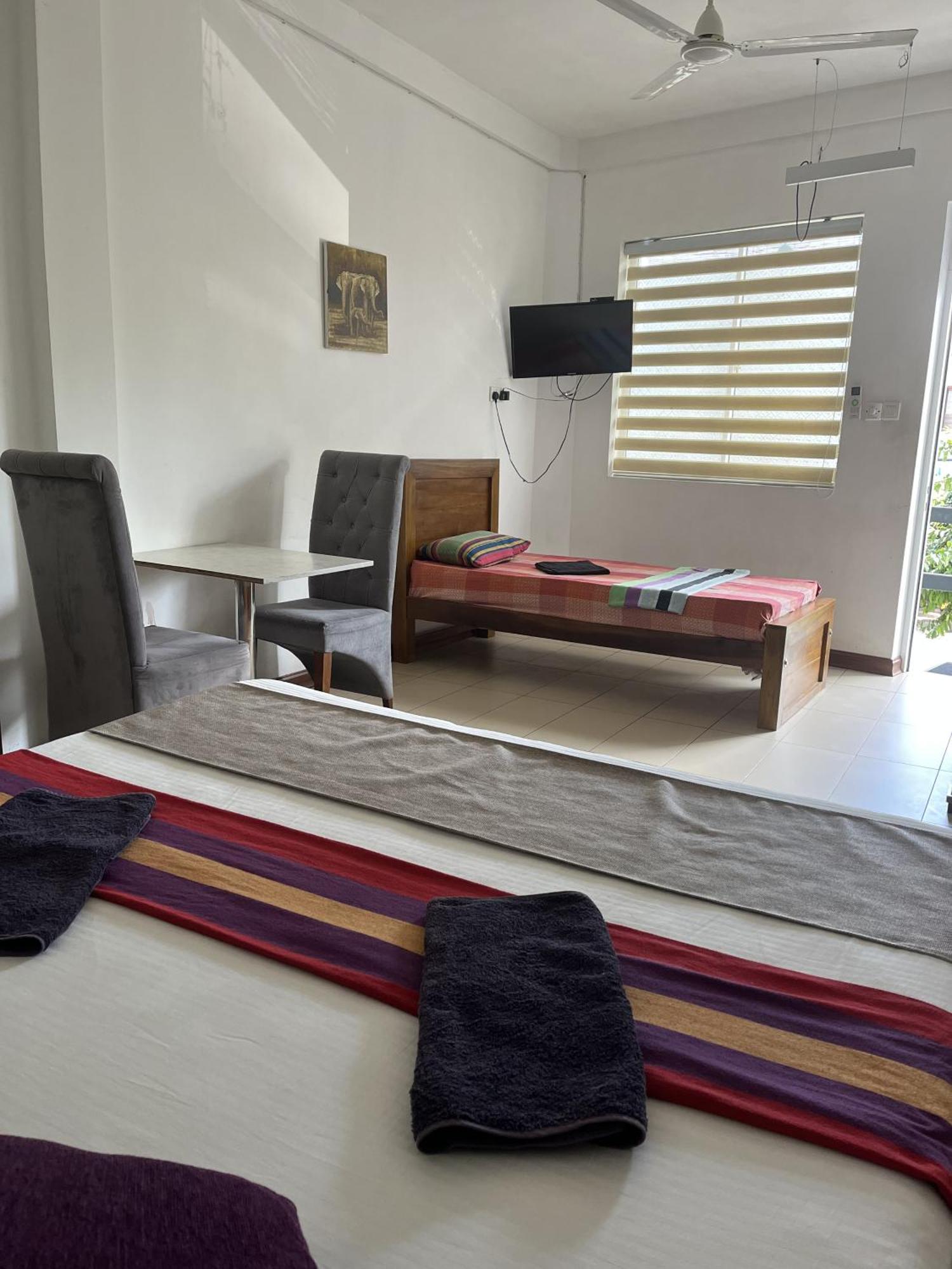 Royal Crown Residency Hotel Talawatugoda Eksteriør billede