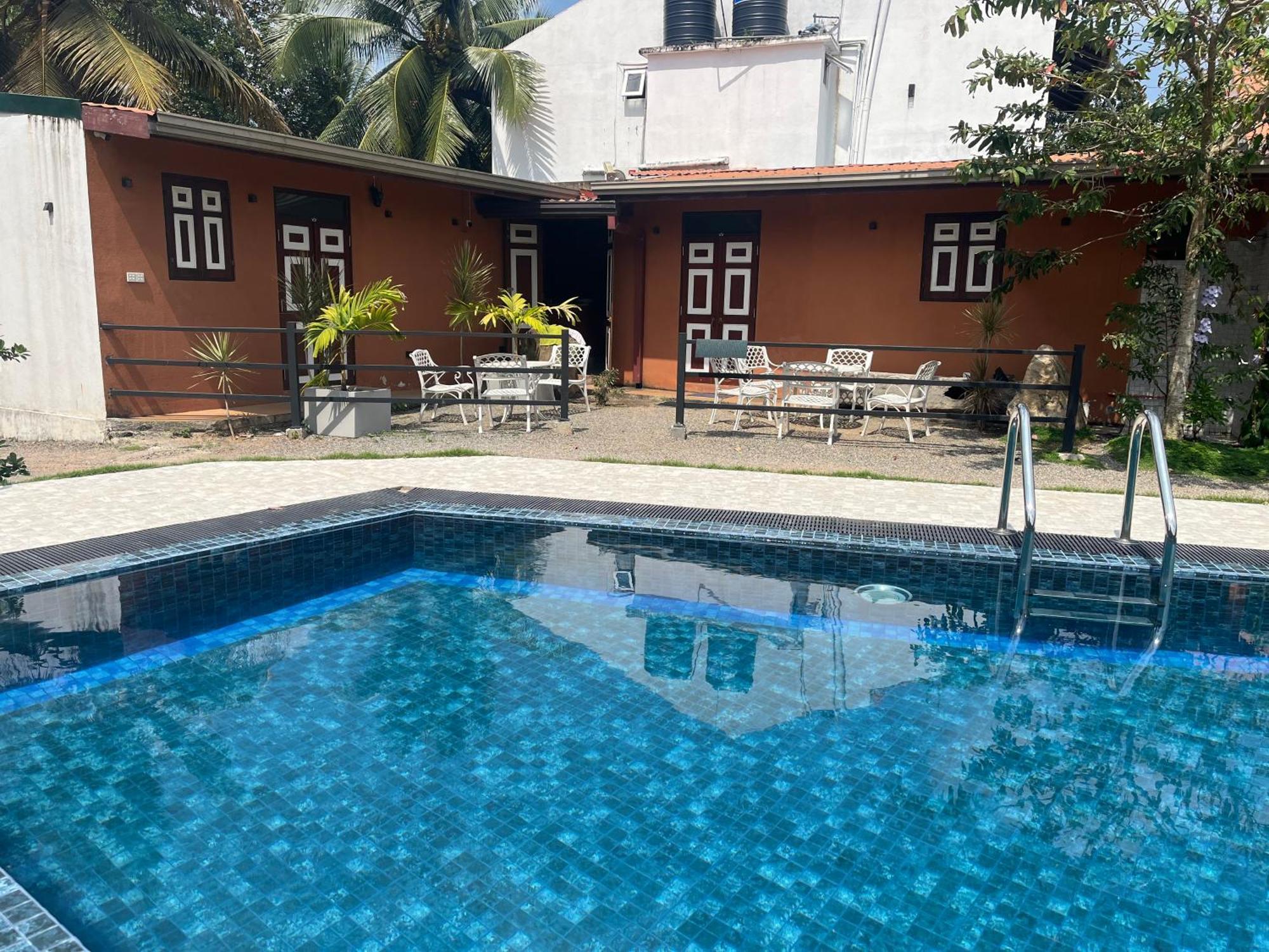 Royal Crown Residency Hotel Talawatugoda Eksteriør billede